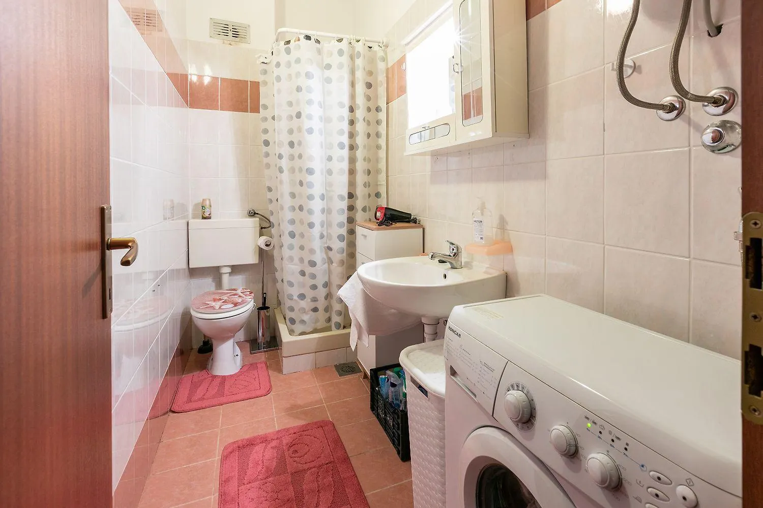 Lauschiges Apartment Nur 650 Meter Zum Strand Mit Meerblick, Privatparkplatz, Waschmaschine Crikvenica