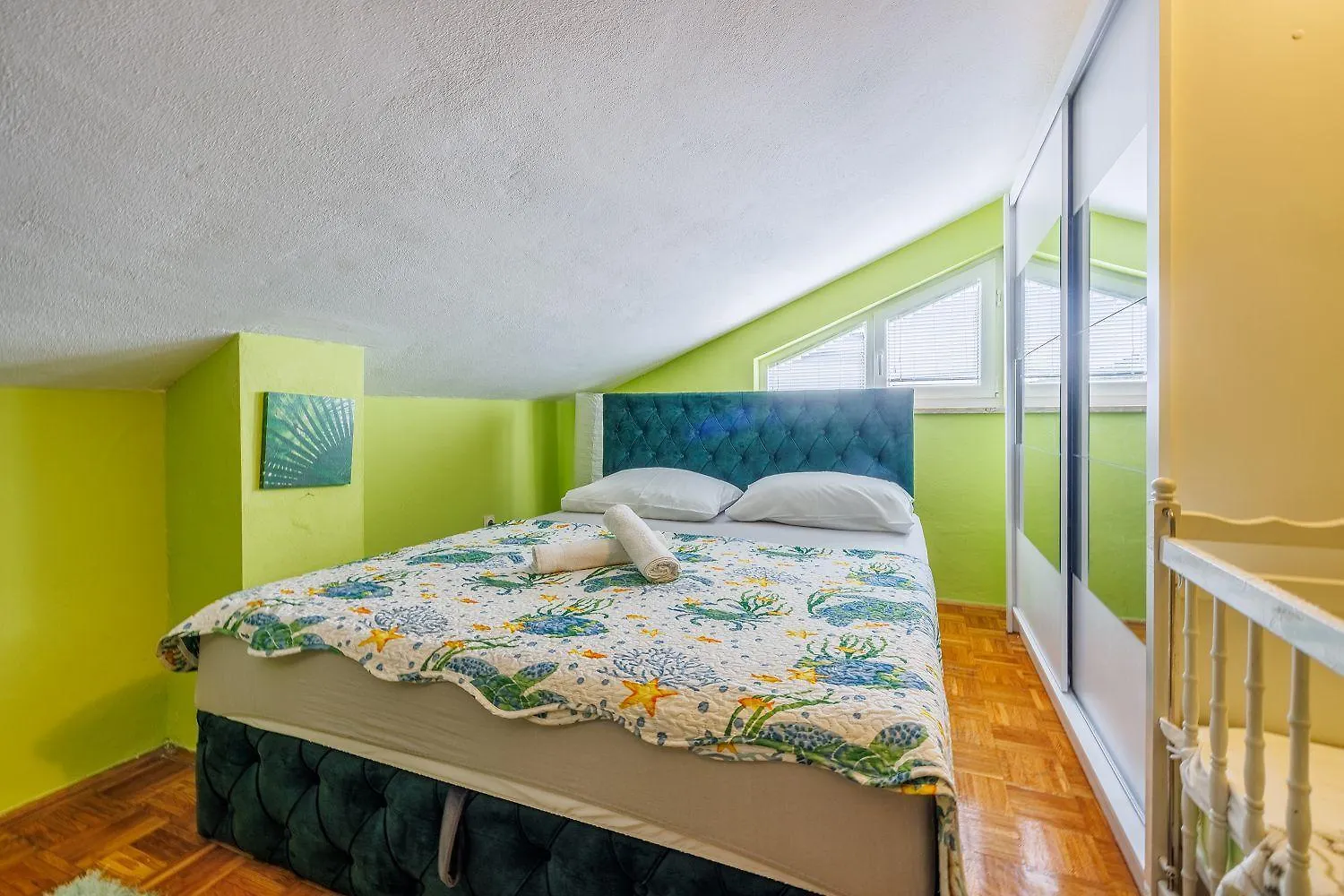 Lauschiges Apartment Nur 650 Meter Zum Strand Mit Meerblick, Privatparkplatz, Waschmaschine Crikvenica