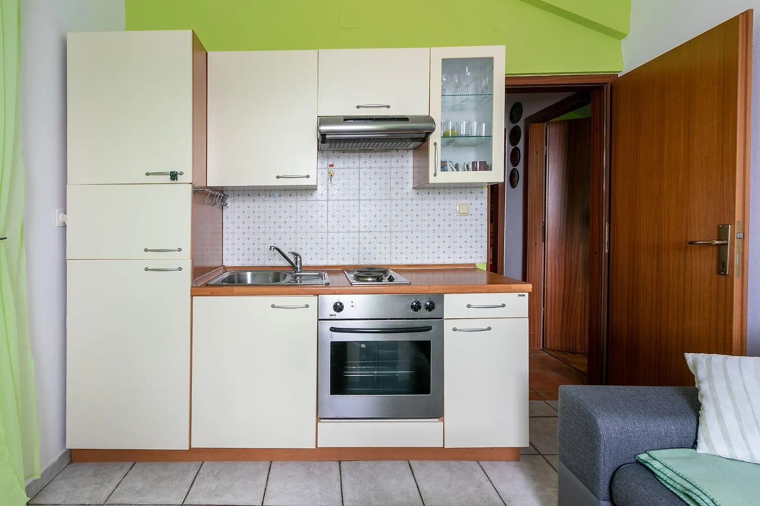 Lauschiges Apartment Nur 650 Meter Zum Strand Mit Meerblick, Privatparkplatz, Waschmaschine Crikvenica